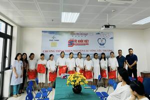 Khoa Phụ sản- Bệnh viện Đa khoa tỉnh tiếp nhận 150 suất quà từ Tạp chí Sức khoẻ Việt và các đơn vị đồng hành